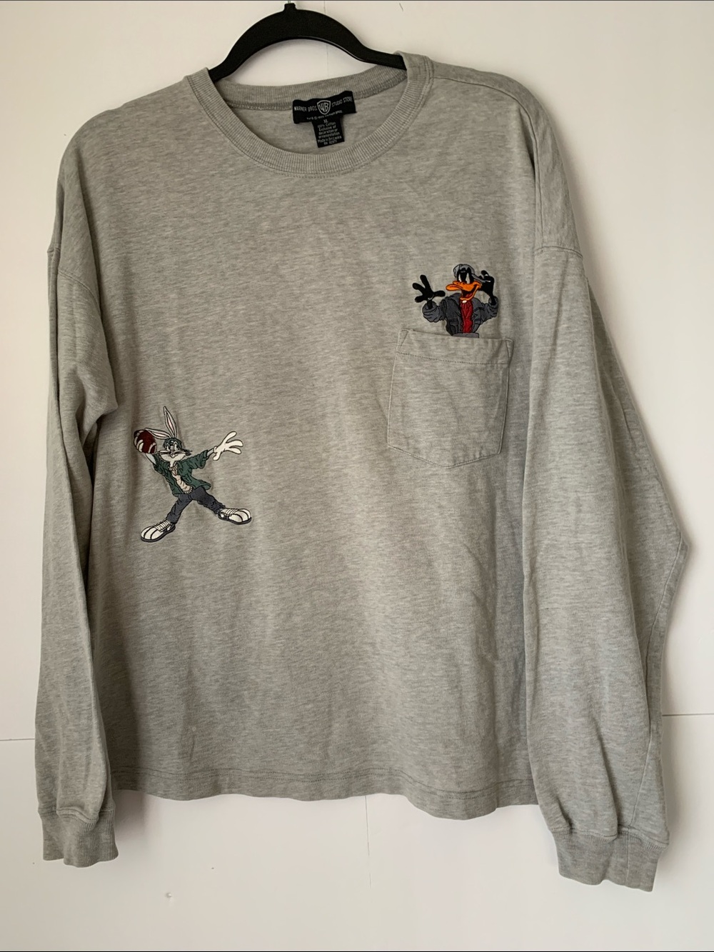 Warner Bros. Gray Long-Sleeve Pocket Tee with Daffy & Bugs Embroidery Size XL